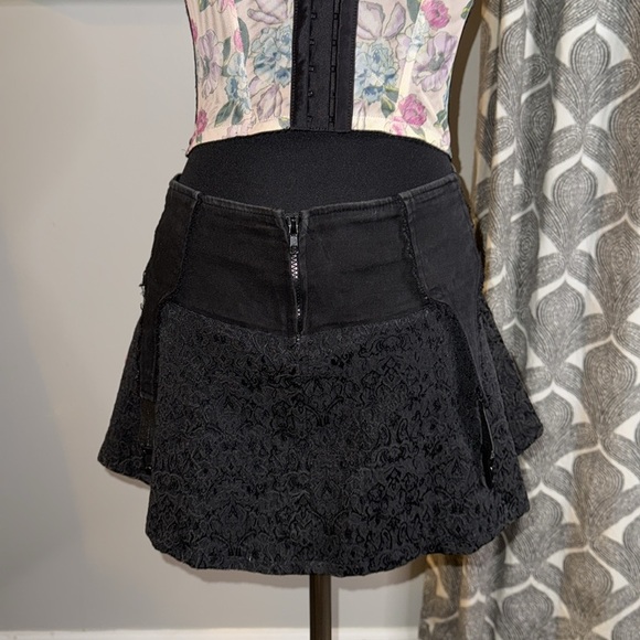 Tripp NYC VINTAGE Black Lace Mini Skirt 4Strap Garter - Picture 7 of 9